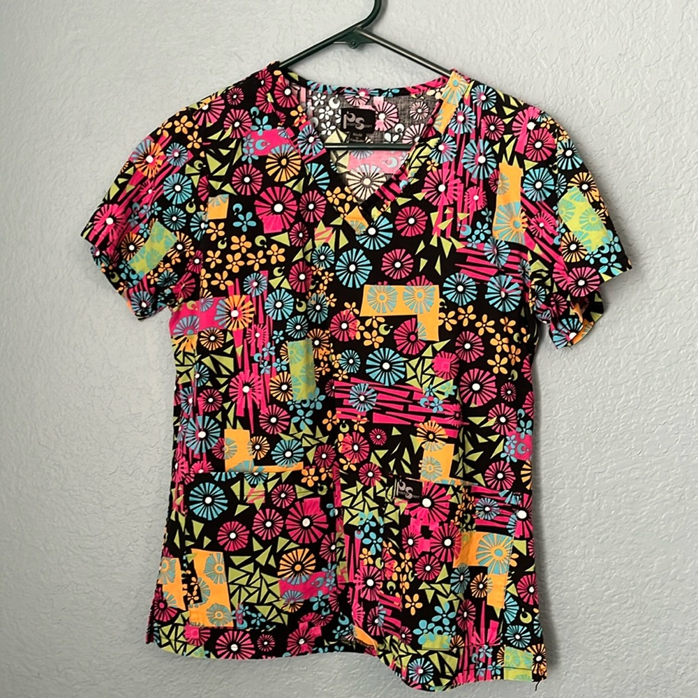 Peaches Sport Women’s scrub top
